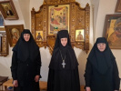 В подрясник были одеты две сестры Свято-Рождество-Богородицкого монастыря